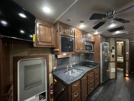 Used 2014 Showhauler 45’ Motorcoach