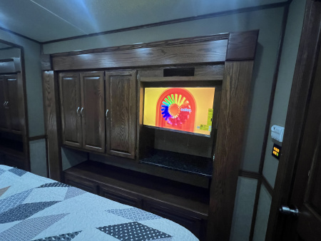 Used 2014 Showhauler 45’ Motorcoach