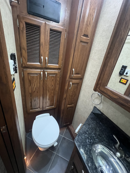 Used 2014 Showhauler 45’ Motorcoach