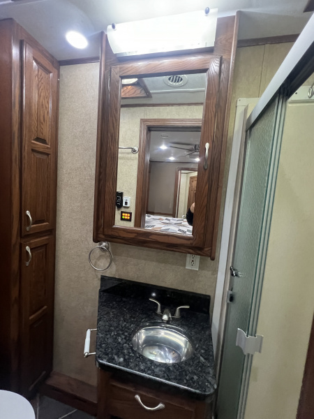 Used 2014 Showhauler 45’ Motorcoach