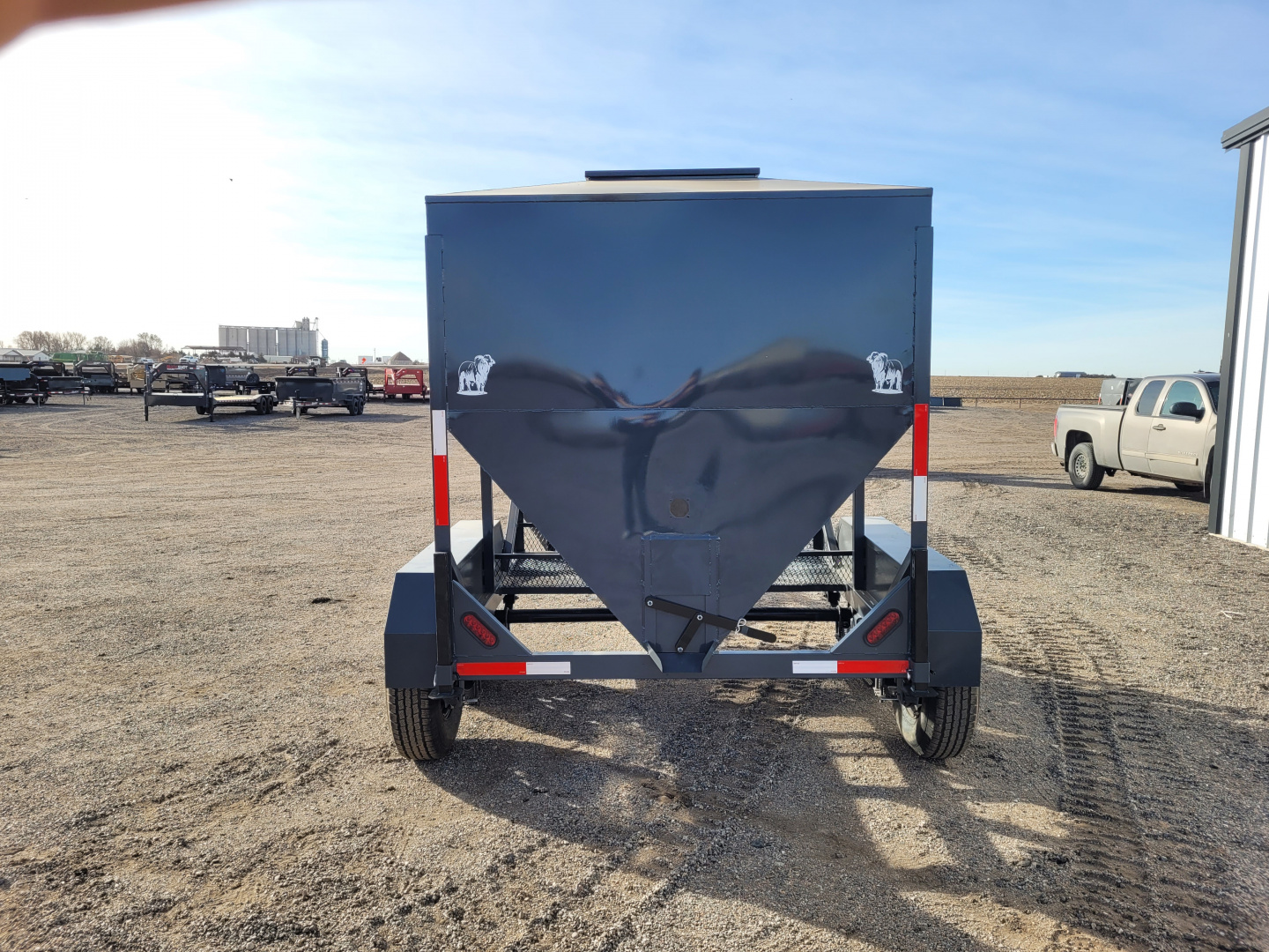 New 2026 DY-Klass 8000 LB Mobile Grain Bin