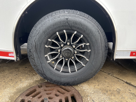 New United UXT 8.5X18 Cargo Enclosed Trailer