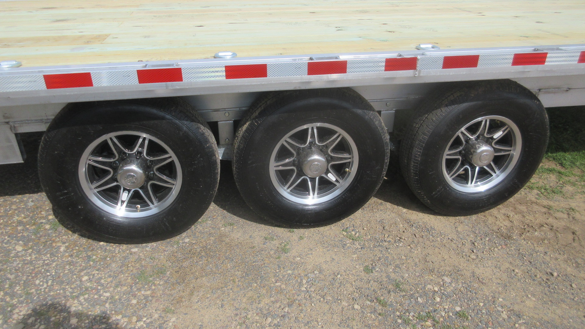 New 2026 Wolverine Trailers Aluminum 21k Deckover Trailer