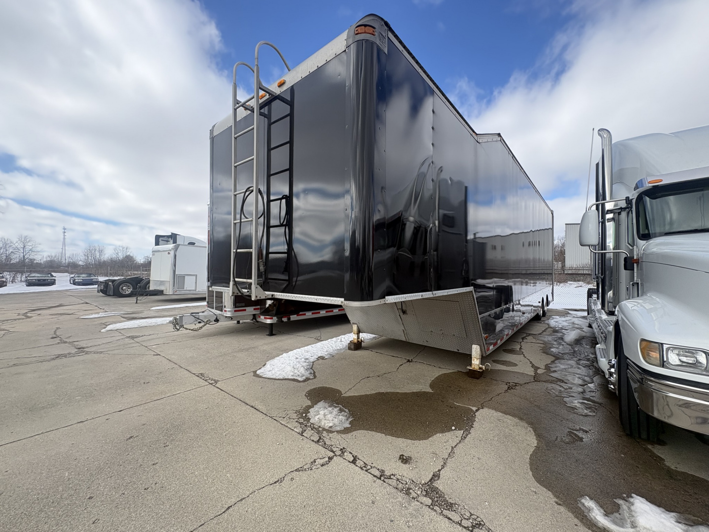Used 40ft Cobra Lift Gate Stacker