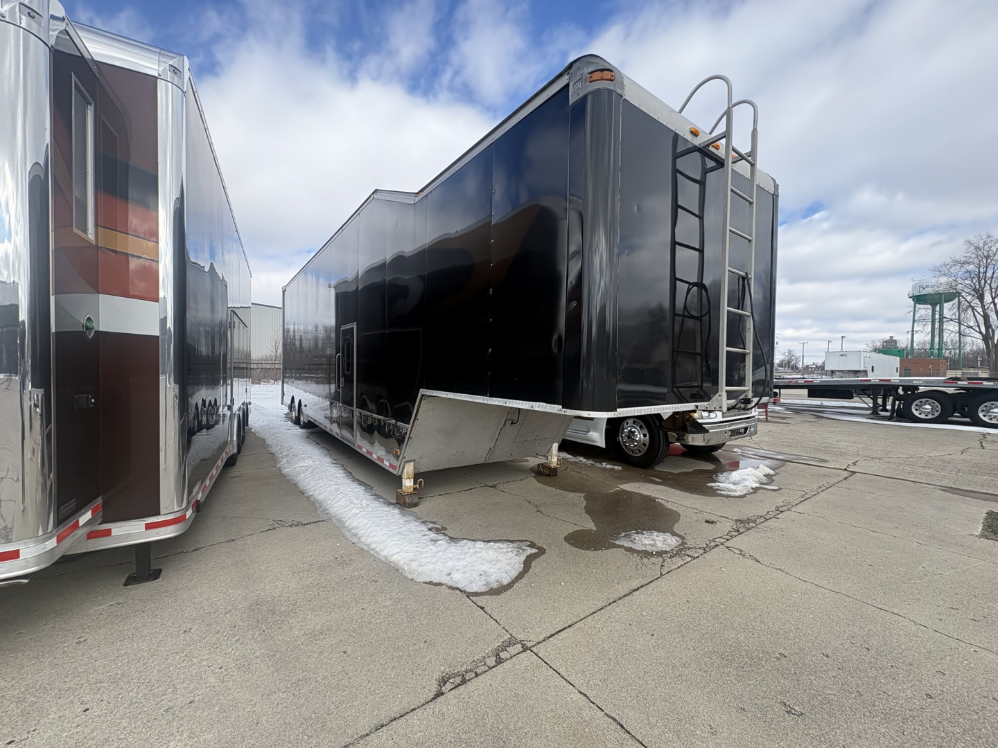 Used 40ft Cobra Lift Gate Stacker
