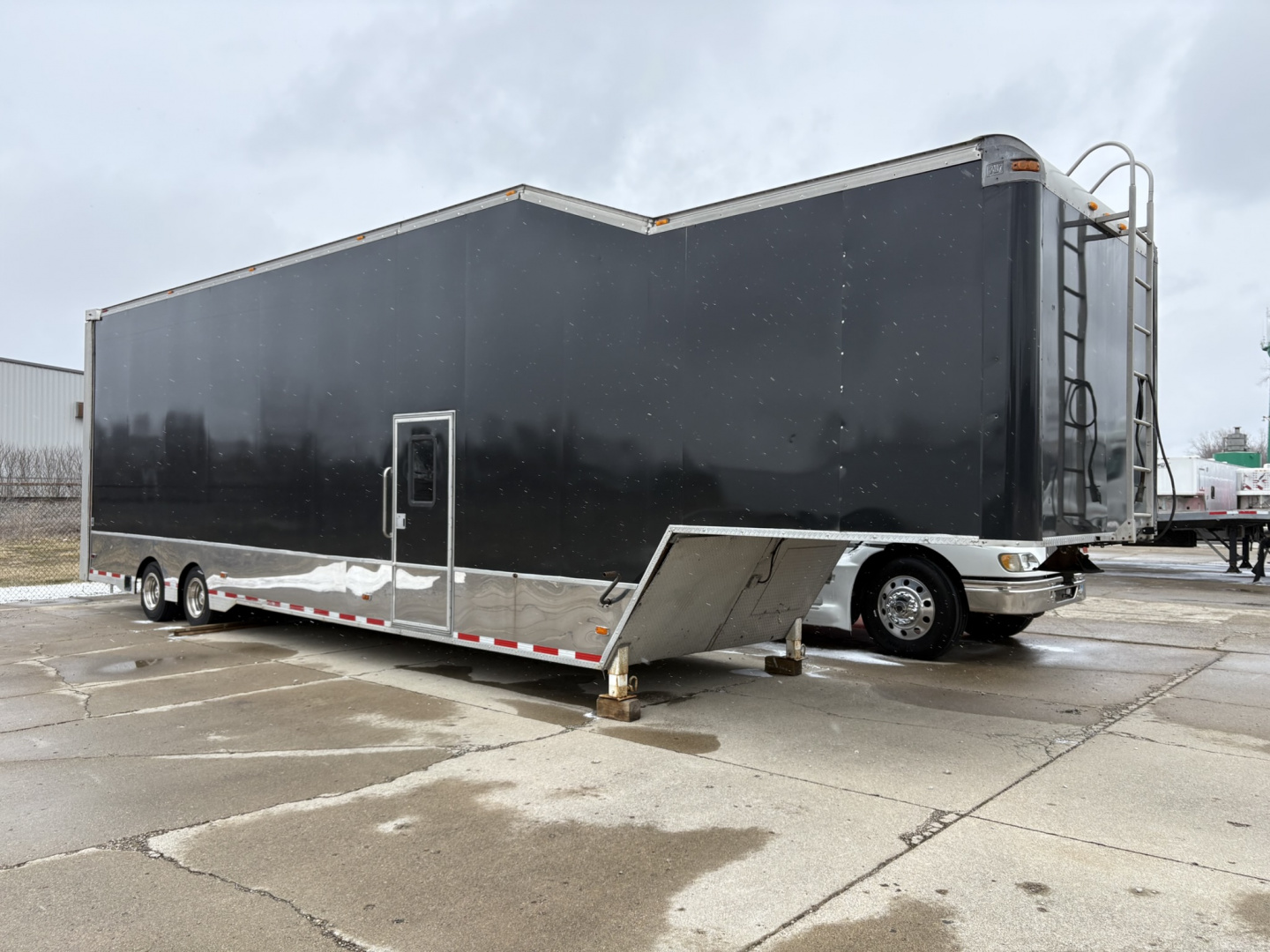 Used 40ft Cobra Lift Gate Stacker