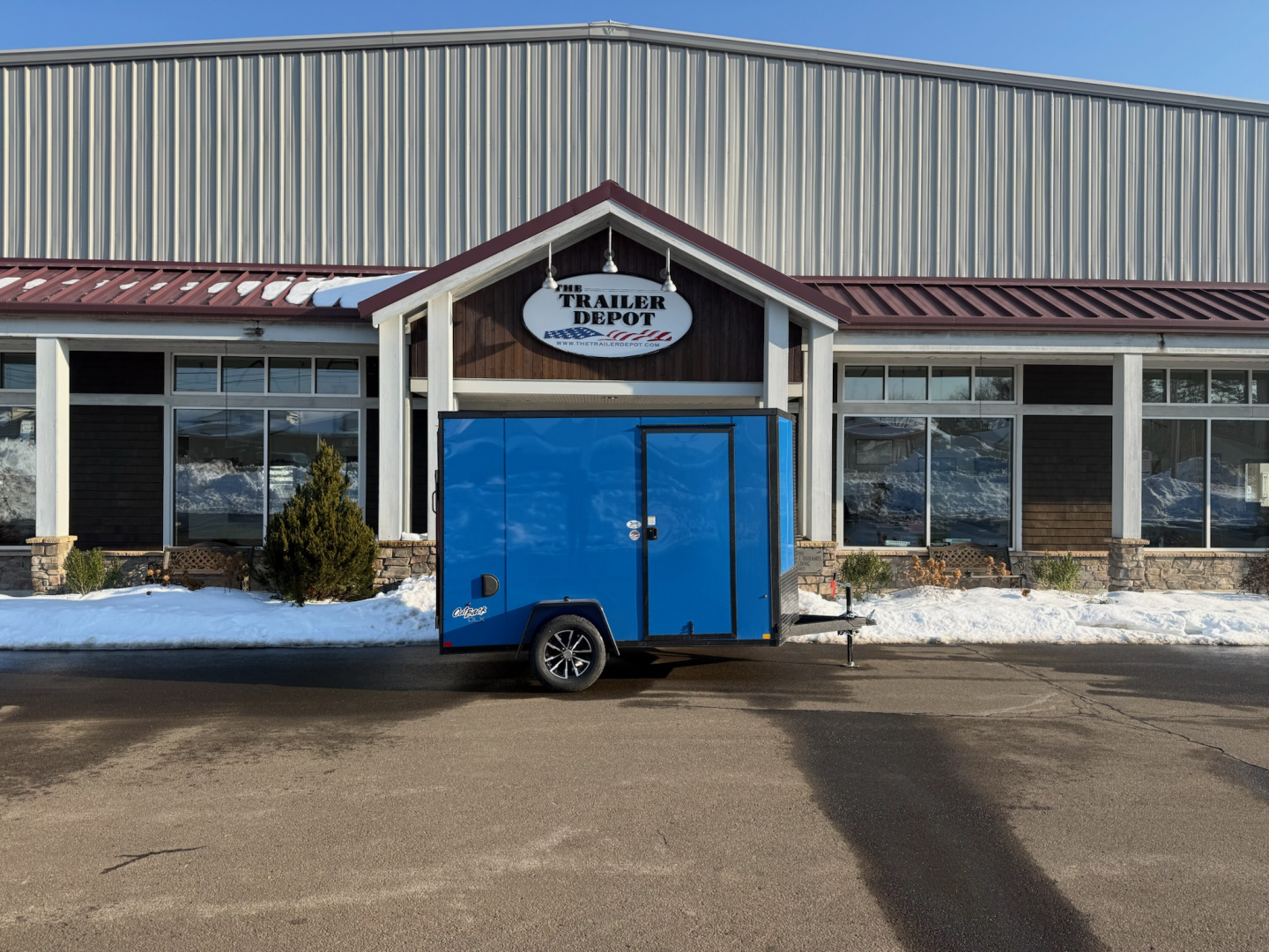 New Pace American 6′ X 10′ + V-NOSE ENCLOSED CARGO TRAILER WITH RAMP DOOR 2.9K