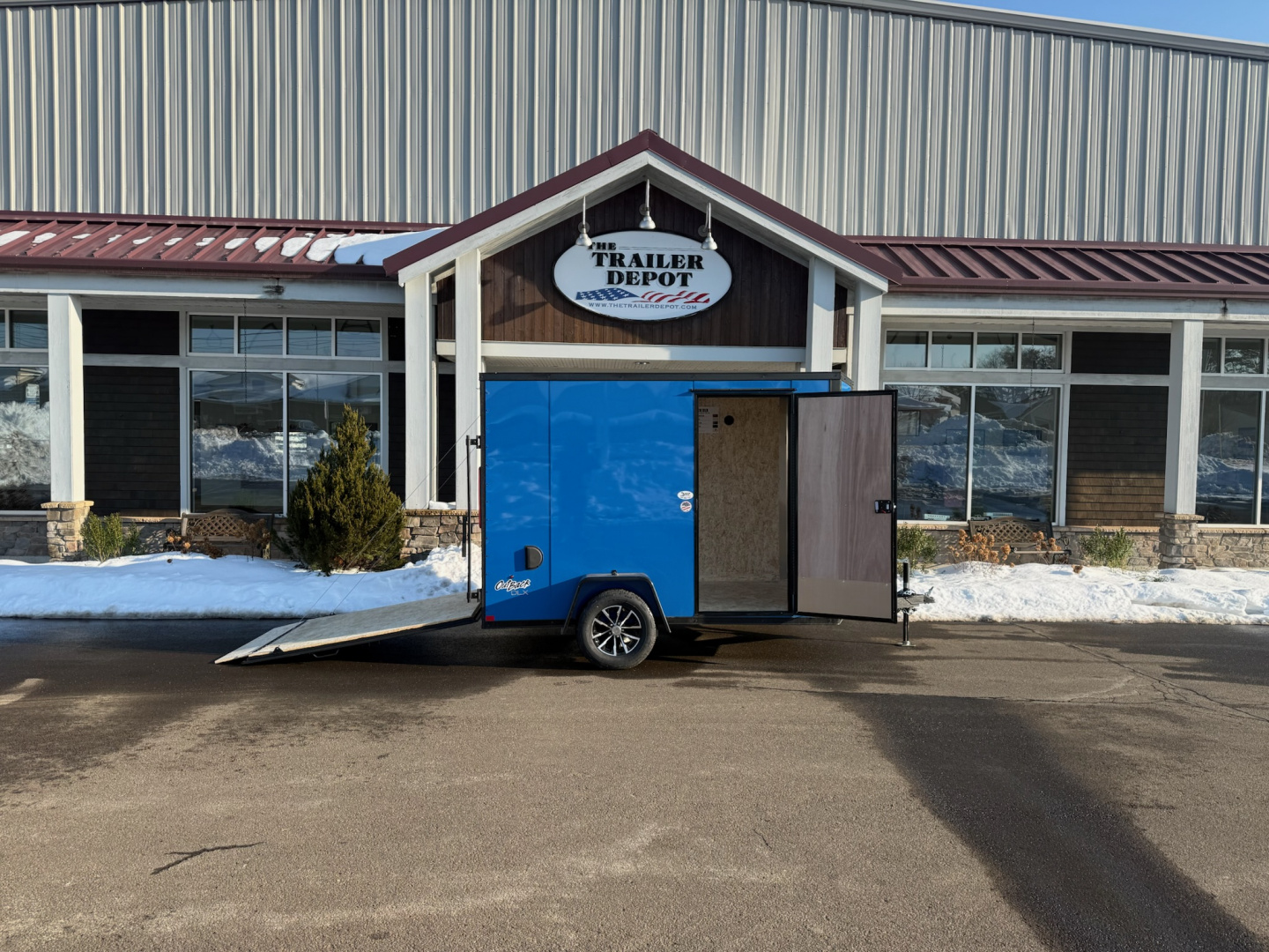 New Pace American 6′ X 10′ + V-NOSE ENCLOSED CARGO TRAILER WITH RAMP DOOR 2.9K