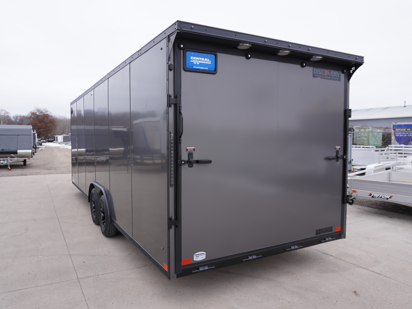 New 2026 Discovery Trailers 8.5X24+5'V Enclosed Car Hauler