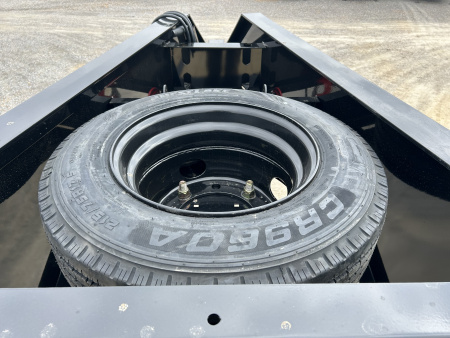 New 2026 MAXXD Hydraulic Dovetail Gooseneck Trailer | 102" x 34' | 40K GVWR