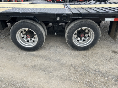 New 2026 MAXXD Hydraulic Dovetail Gooseneck Trailer | 36' x 102' 30K GVWR