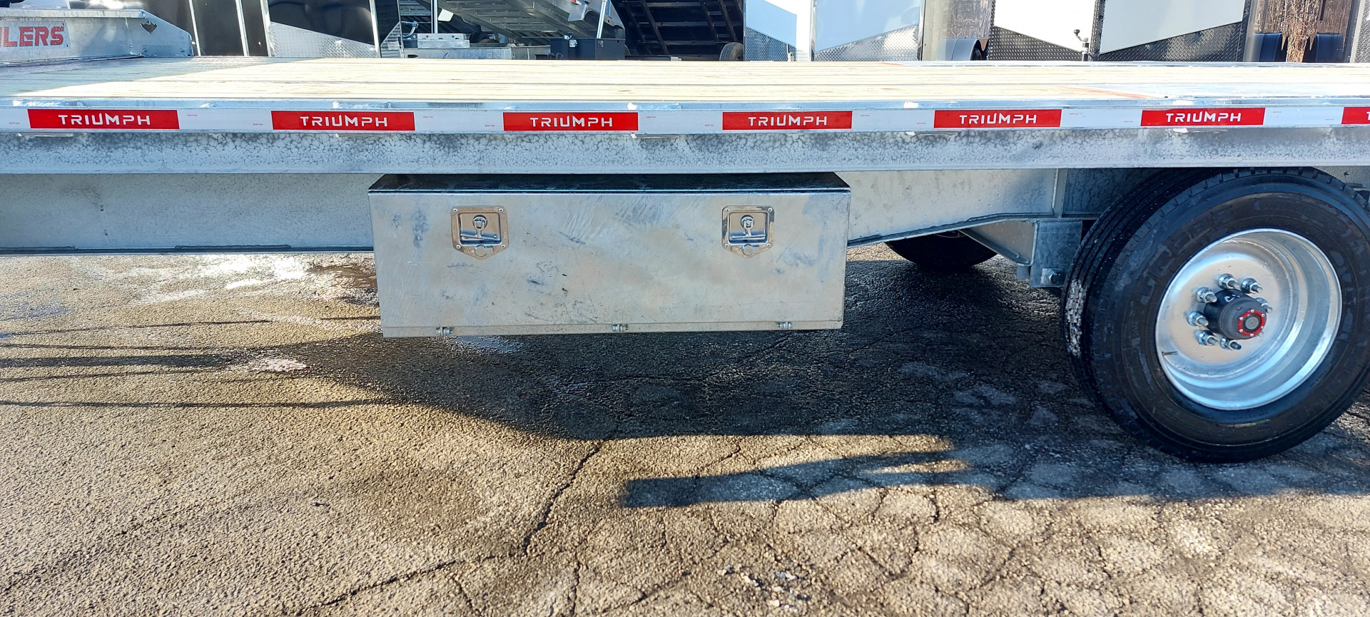New 102 X 24 GALVANIZED POWER TILT DECK 10K AXLES TRIUMPH 2026
