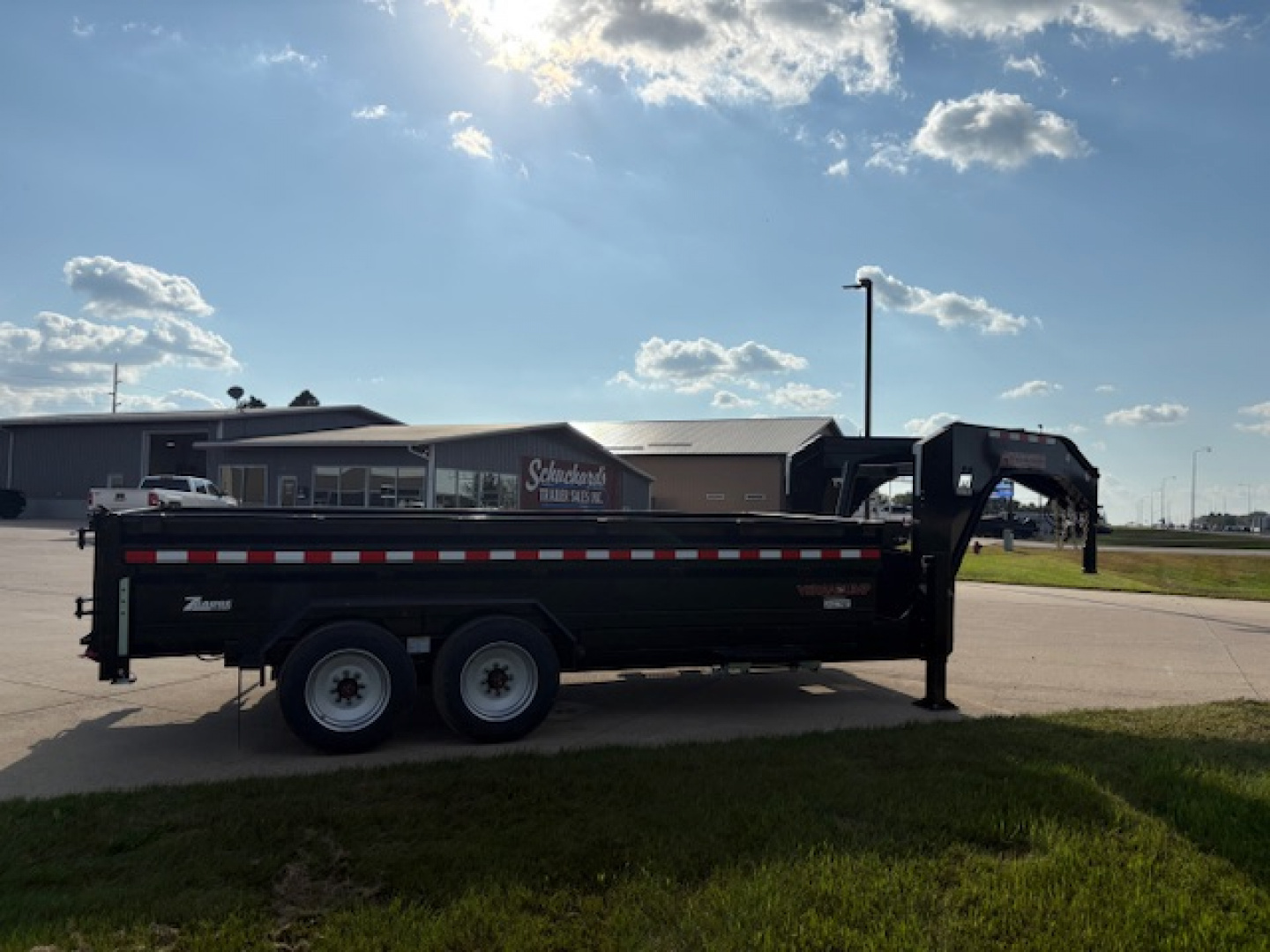 New 2026 Midsota 16 ft Gooseneck Dump Trailer 18,400 GVWR
