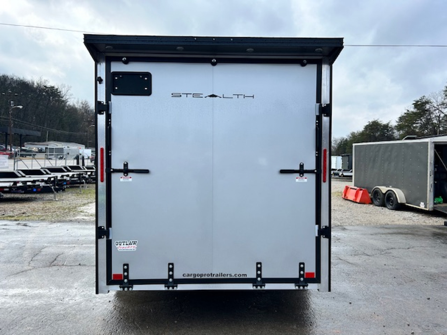 New Stealth Aluminum Enclosed 7x16 XLT Pro Series 7K- Windstar Silver W/ Black Trim & Wing