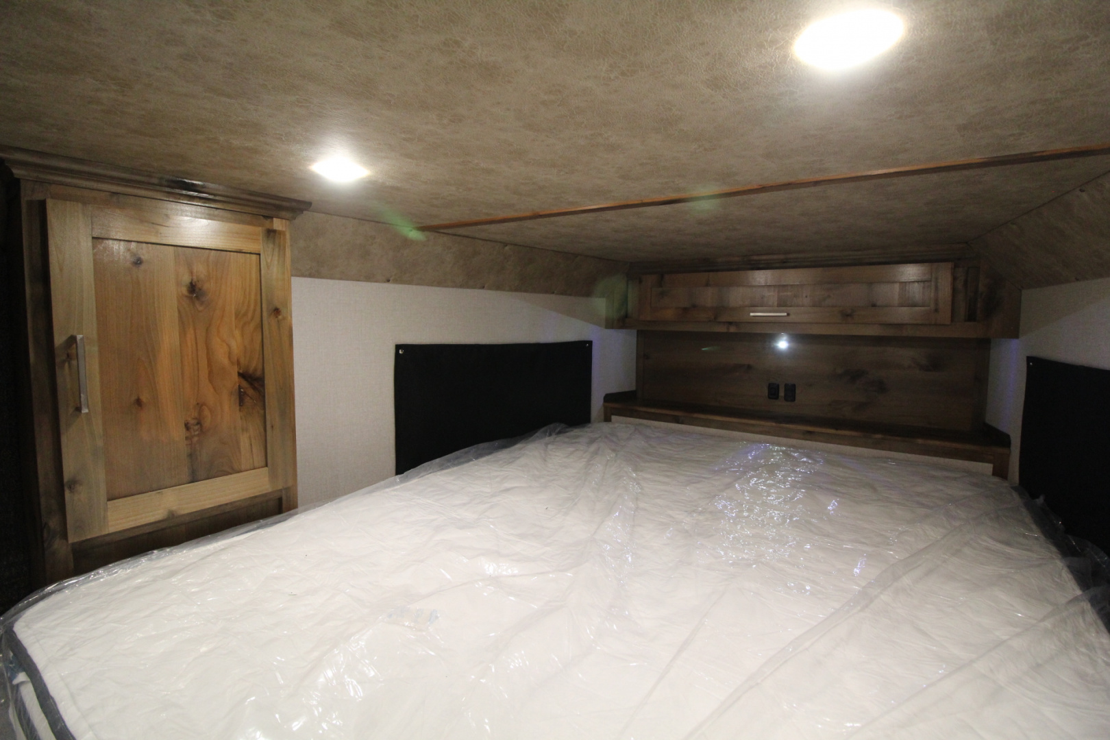 New 2026 Trails West Classic 7x7 Living Quarters Weekender 2 Horse Trailer