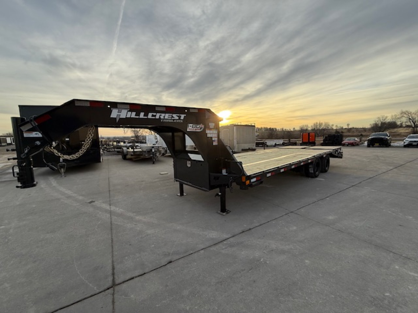 New 2026 Hillcrest Charcoal 102"x35'+5' 25.9k Gooseneck Deckover Flatbed Trailer