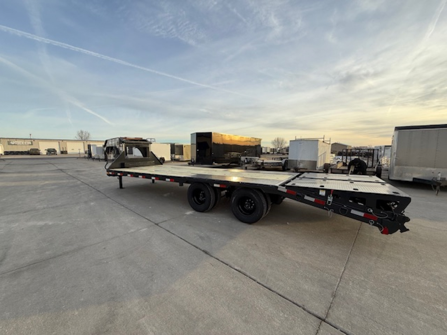 New 2026 Hillcrest Charcoal 102"x35'+5' 25.9k Gooseneck Deckover Flatbed Trailer