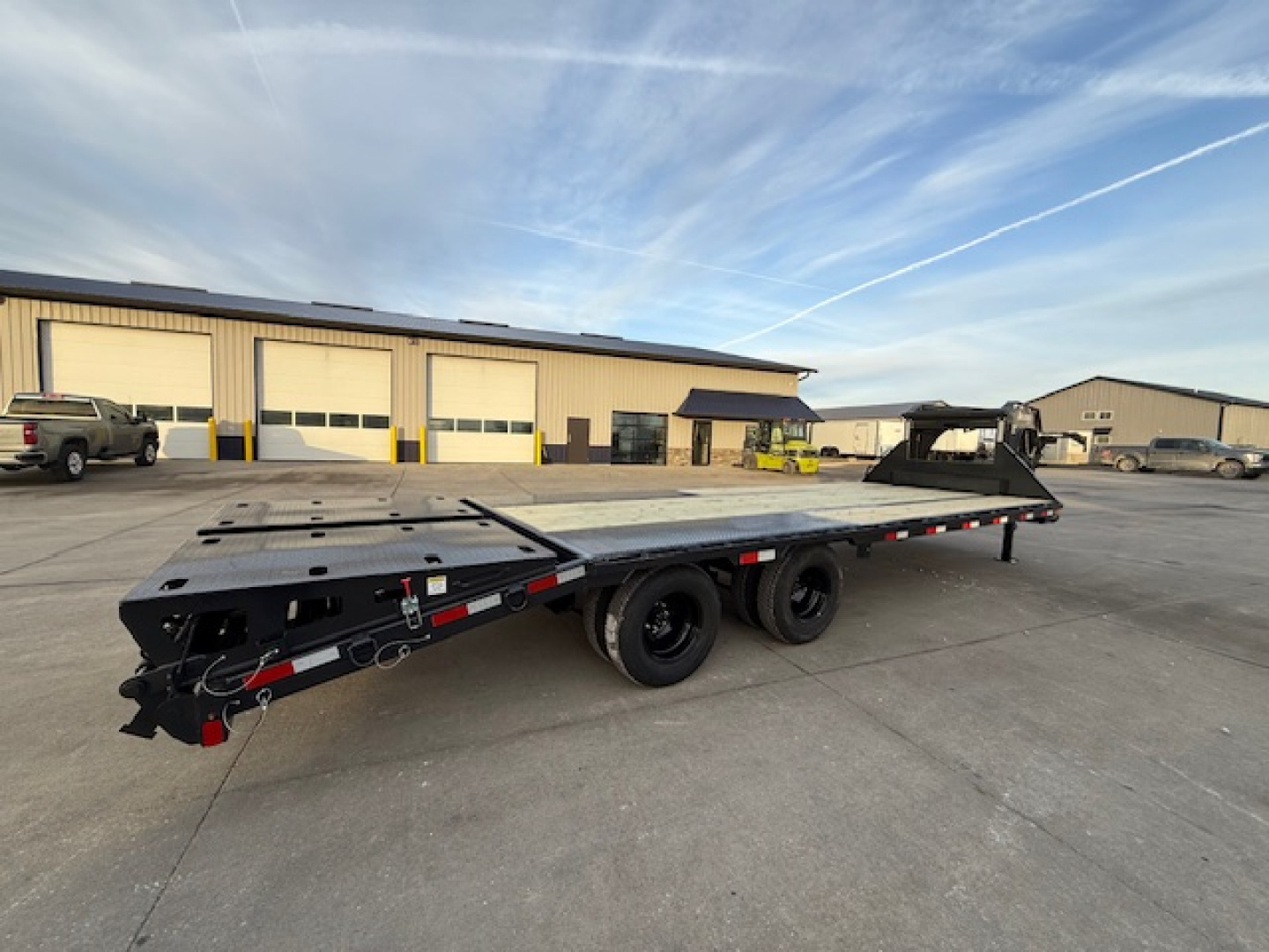 New 2026 Hillcrest Charcoal 102"x35'+5' 25.9k Gooseneck Deckover Flatbed Trailer