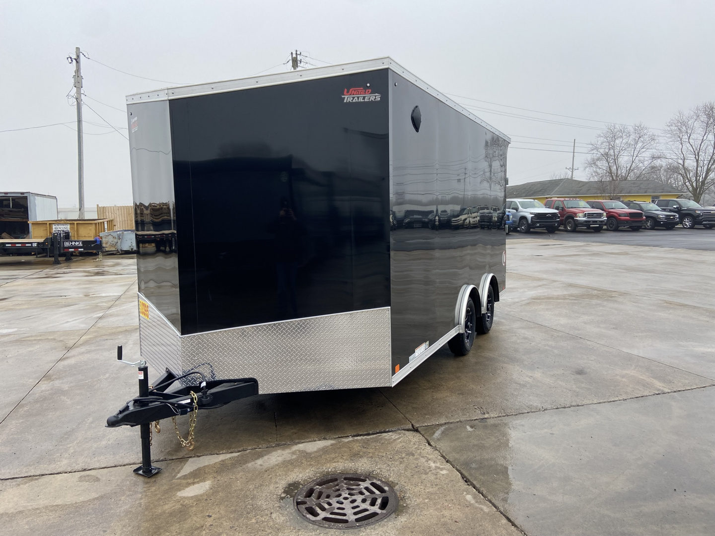 New United Trailers UJ Cargo / Enclosed Trailer 16'