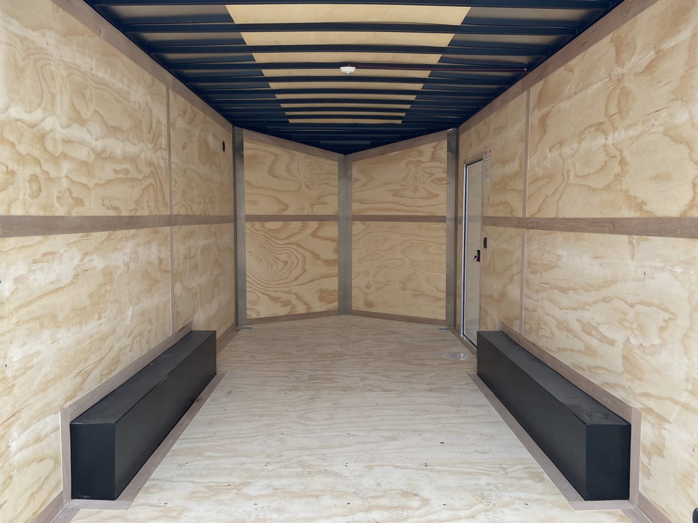 New United Trailers UJ Cargo / Enclosed Trailer 16'