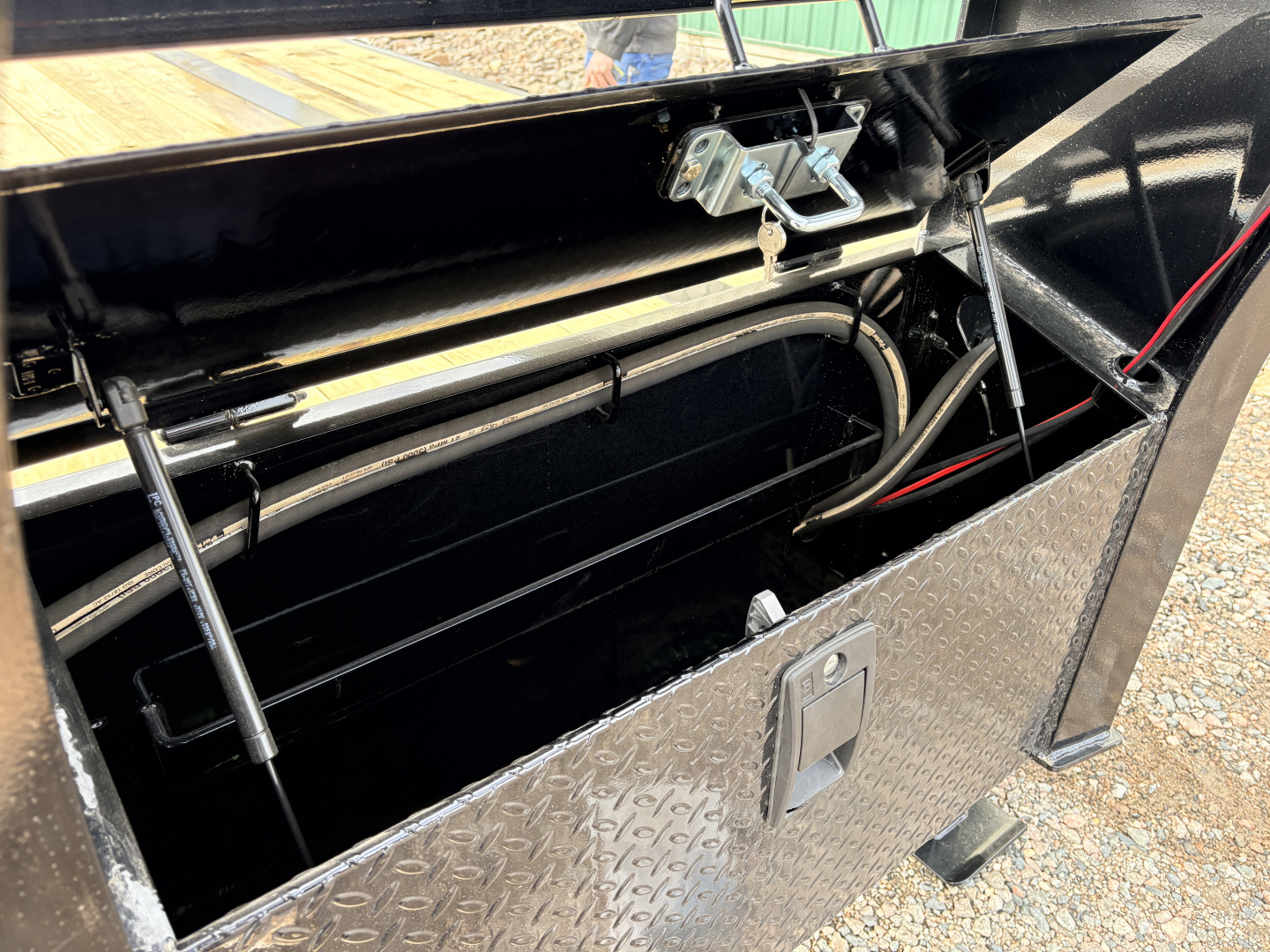 New 2026 34' PJ GN Low-Pro Dually Hyd Dove Flatbed Trailer