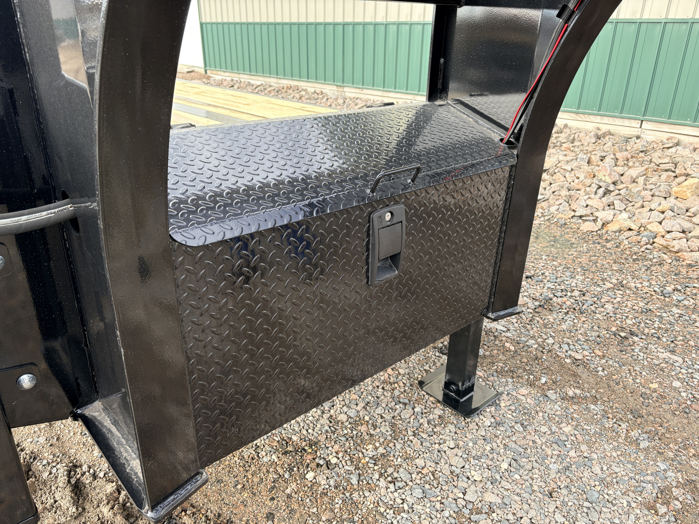 New 2026 34' PJ GN Low-Pro Dually Hyd Dove Flatbed Trailer