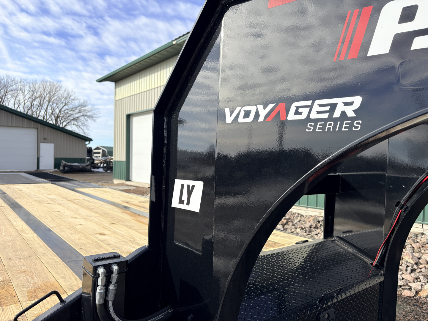 New 2026 34' PJ GN Low-Pro Dually Hyd Dove Flatbed Trailer