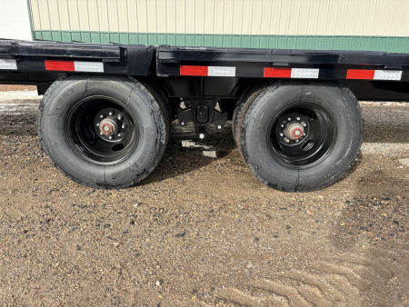 New 2026 34' PJ GN Low-Pro Dually Hyd Dove Flatbed Trailer