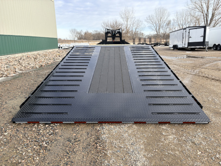 New 2026 34' PJ GN Low-Pro Dually Hyd Dove Flatbed Trailer