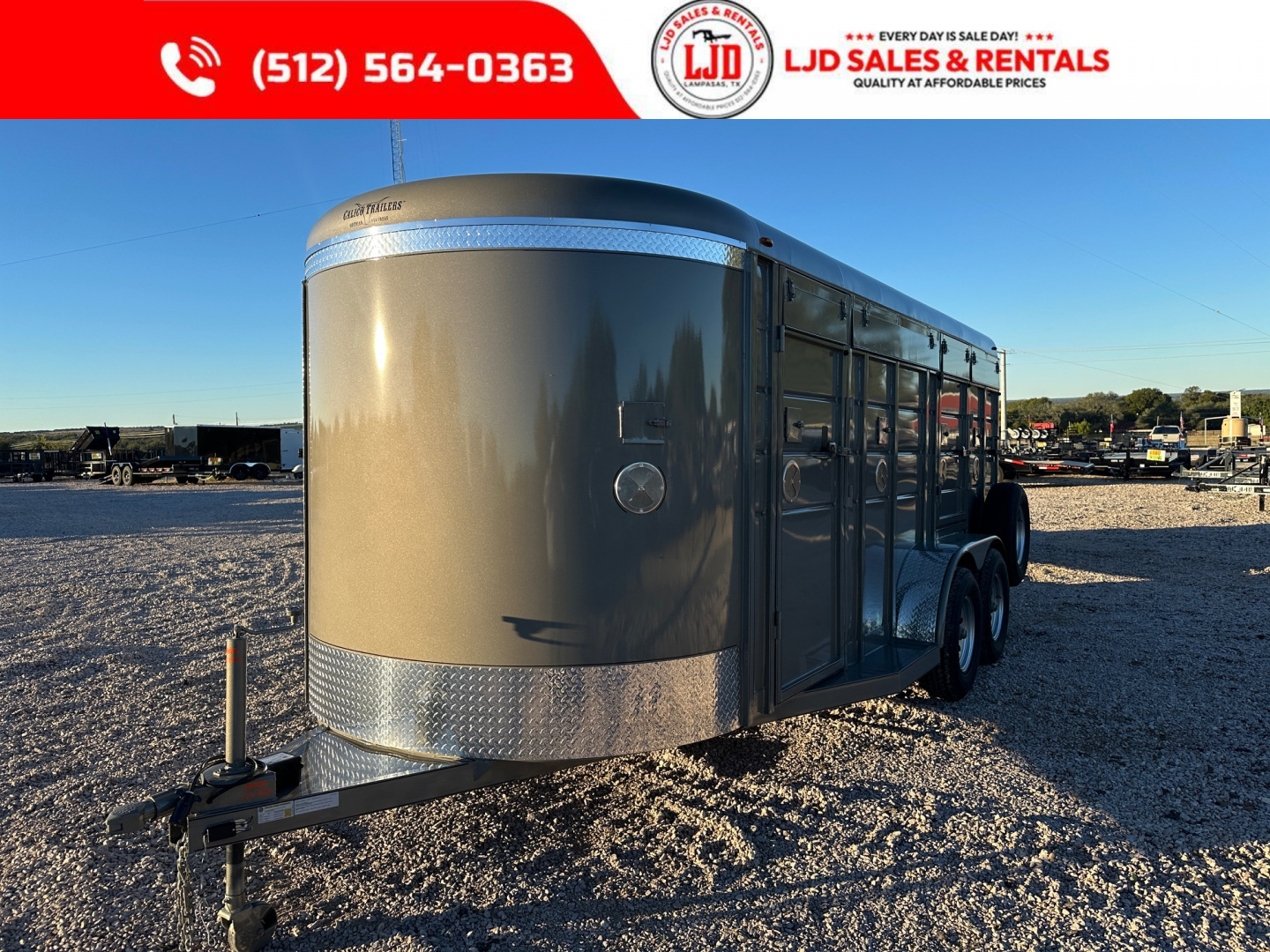 New 2026 CALICO - 18' Exotic Game Trailer -9 Stalls - Bi Folds -