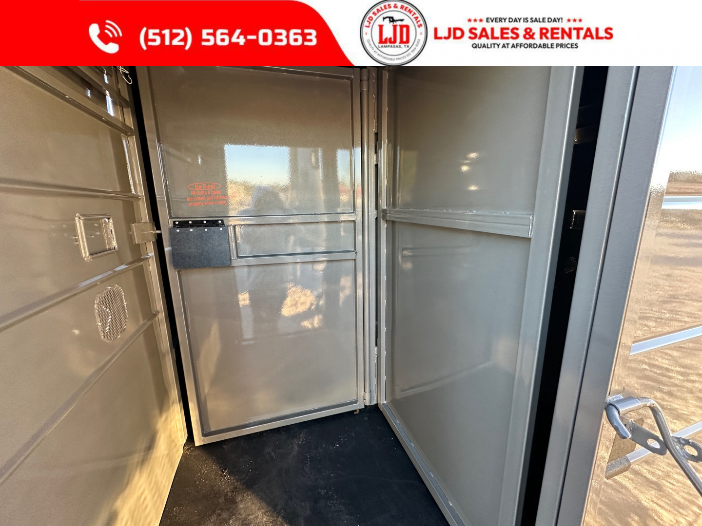 New 2026 CALICO - 18' Exotic Game Trailer -9 Stalls - Bi Folds -