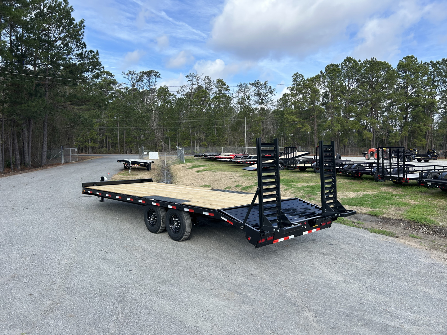 New 2026 Big Tex Trailers 14OA Deckover Trailer, 8.5' x 21ft Deck+3ft Dovetail=24ft ) #11,220 Payload