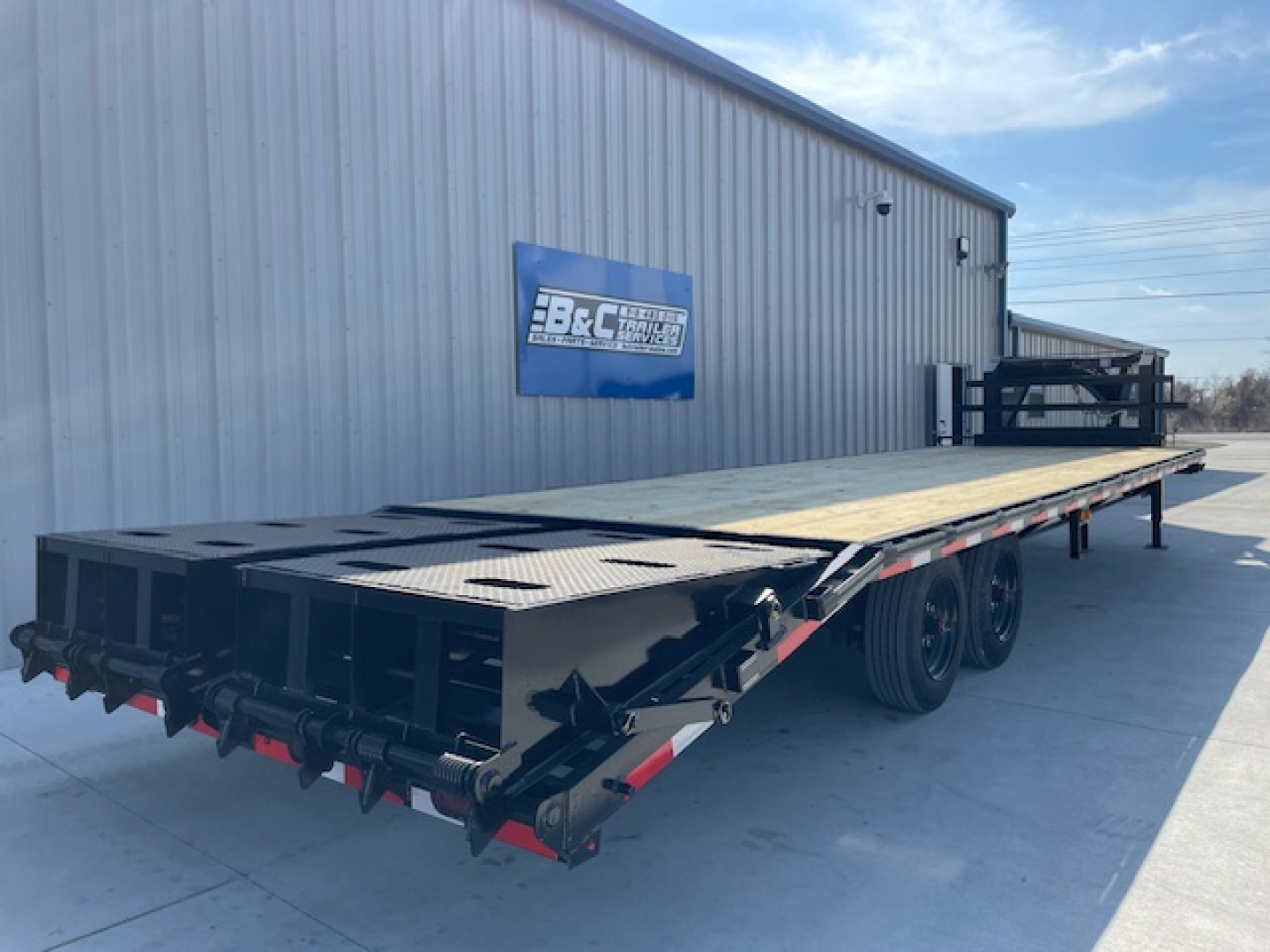 New 2026 DAVIDSON 102X30 (25+5) DECKOVER GOOSENECK (2) TANDEM 8000lb AXLES, GVWR 16,000lbs, MONSTER RAMPS