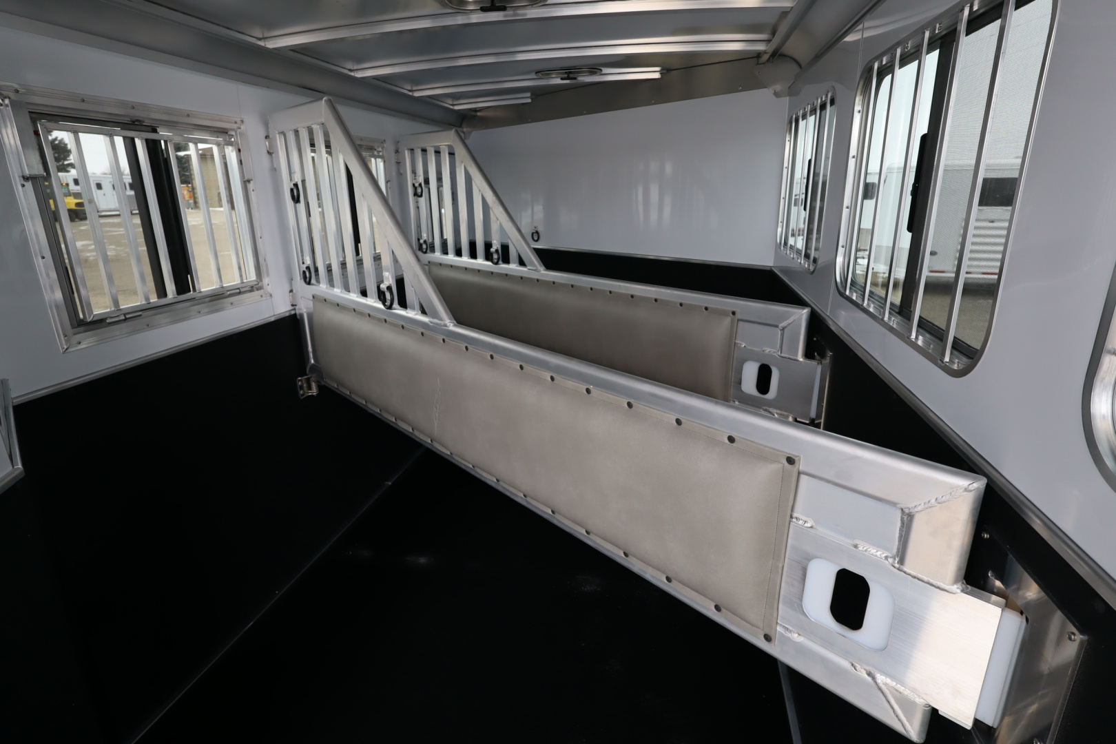 New 2026 Featherlite Trailers 9400 3 Horse Horse Trailer