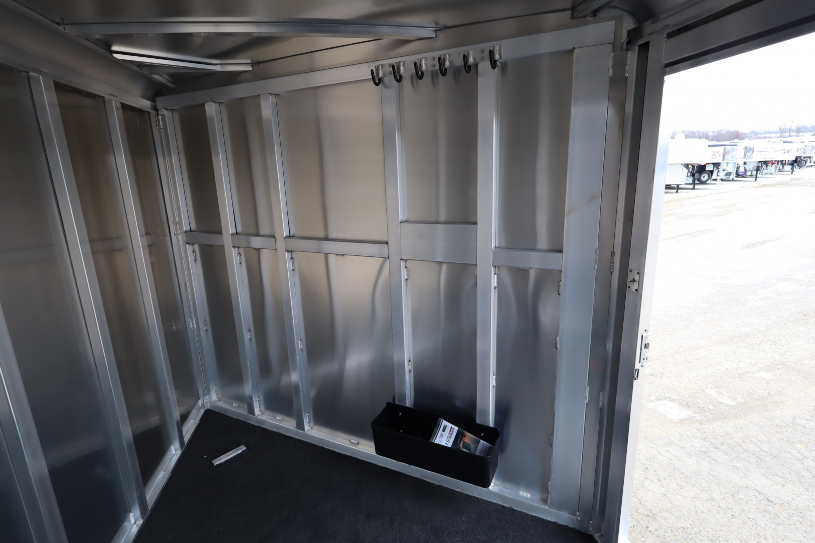 New 2026 Featherlite Trailers 9400 3 Horse Horse Trailer