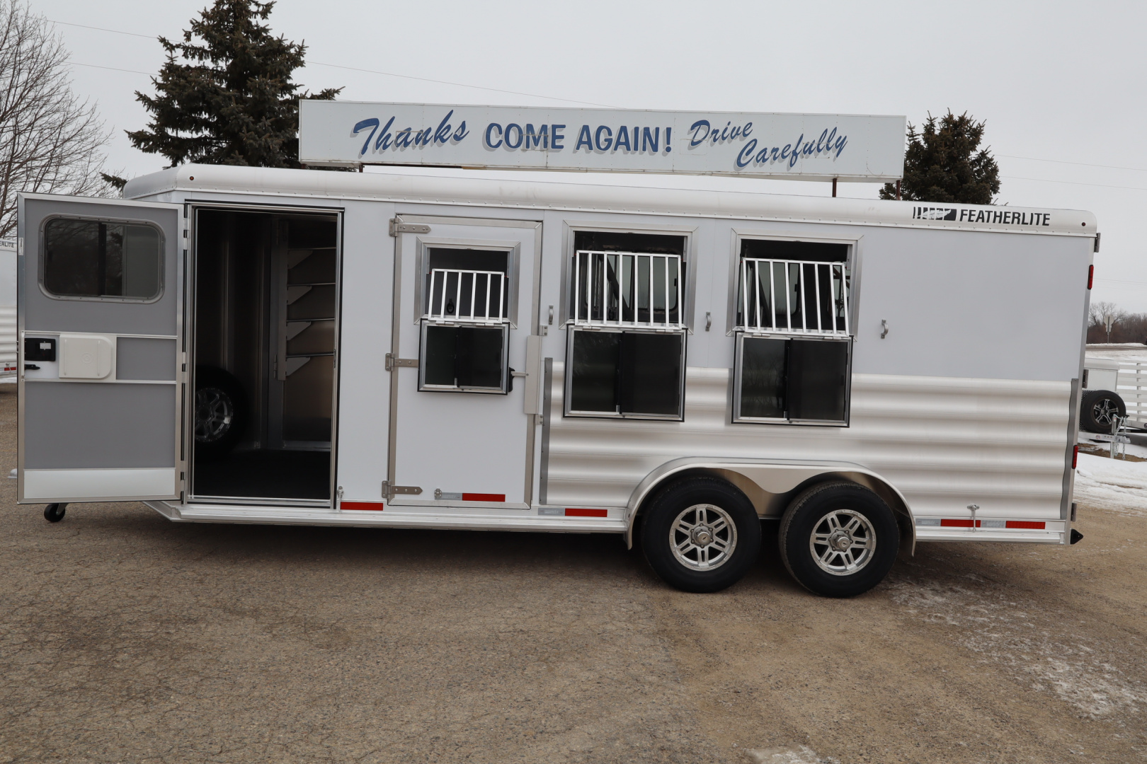 New 2026 Featherlite Trailers 9400 3 Horse Horse Trailer