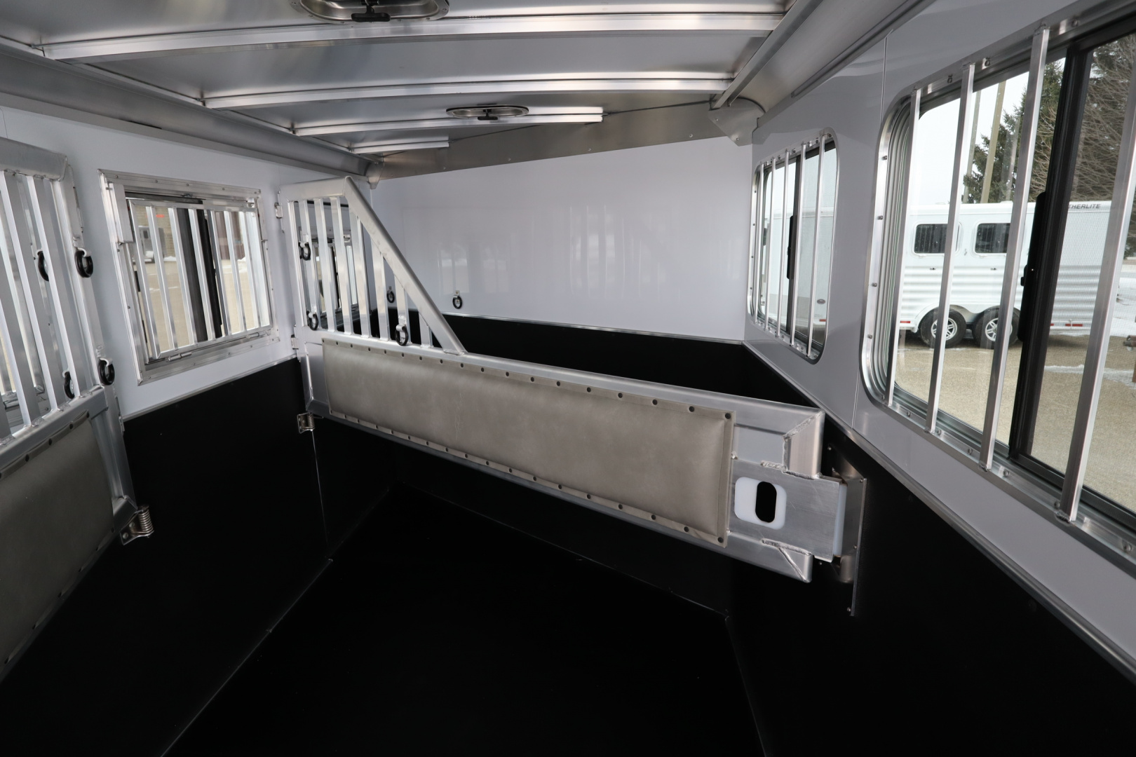 New 2026 Featherlite Trailers 9400 3 Horse Horse Trailer