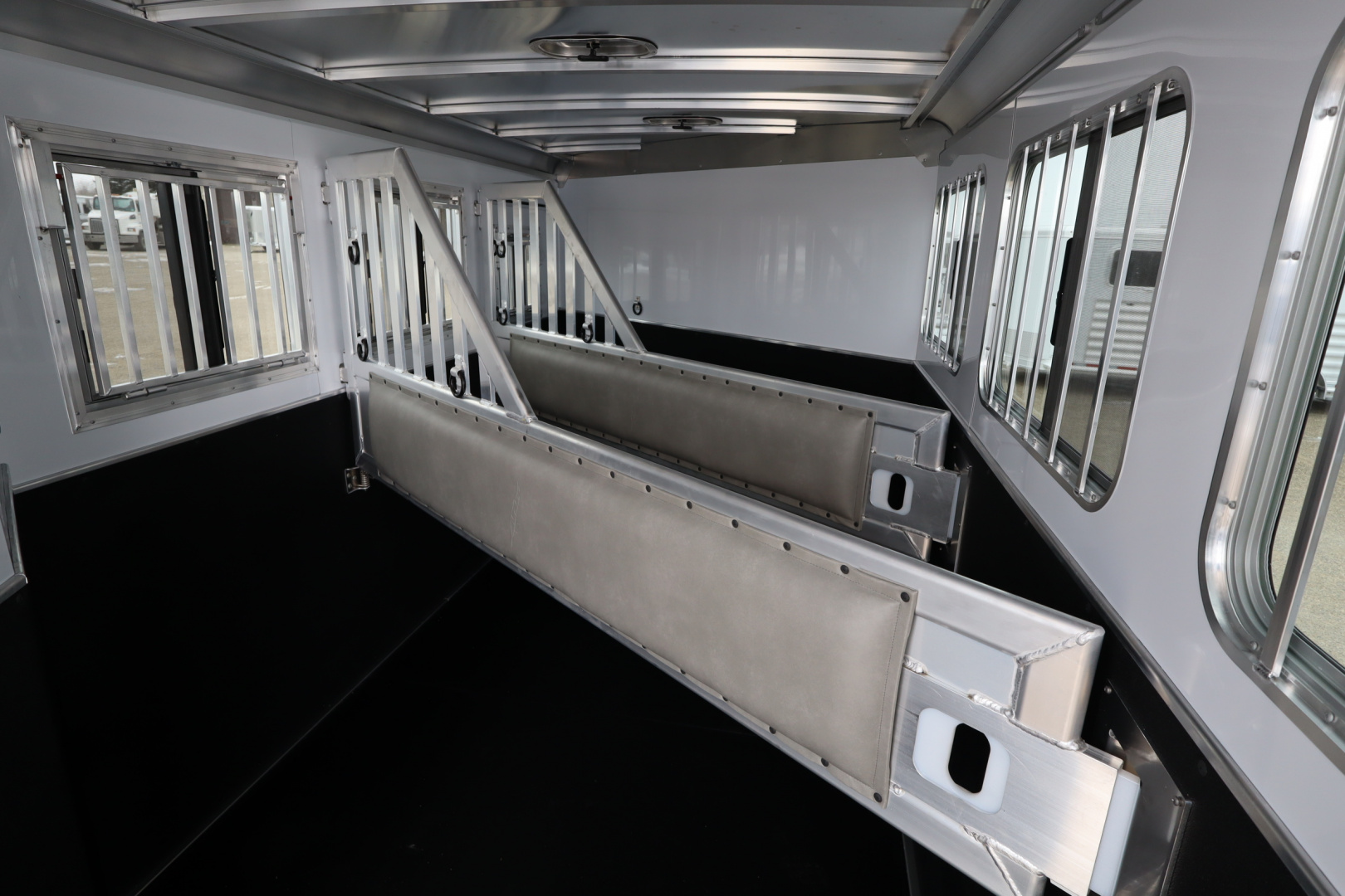 New 2026 Featherlite Trailers 9400 3 Horse Horse Trailer