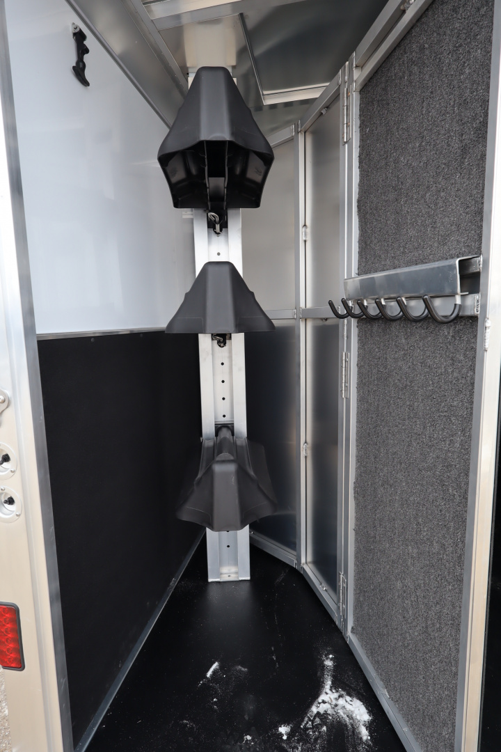 New 2026 Featherlite Trailers 9400 3 Horse Horse Trailer