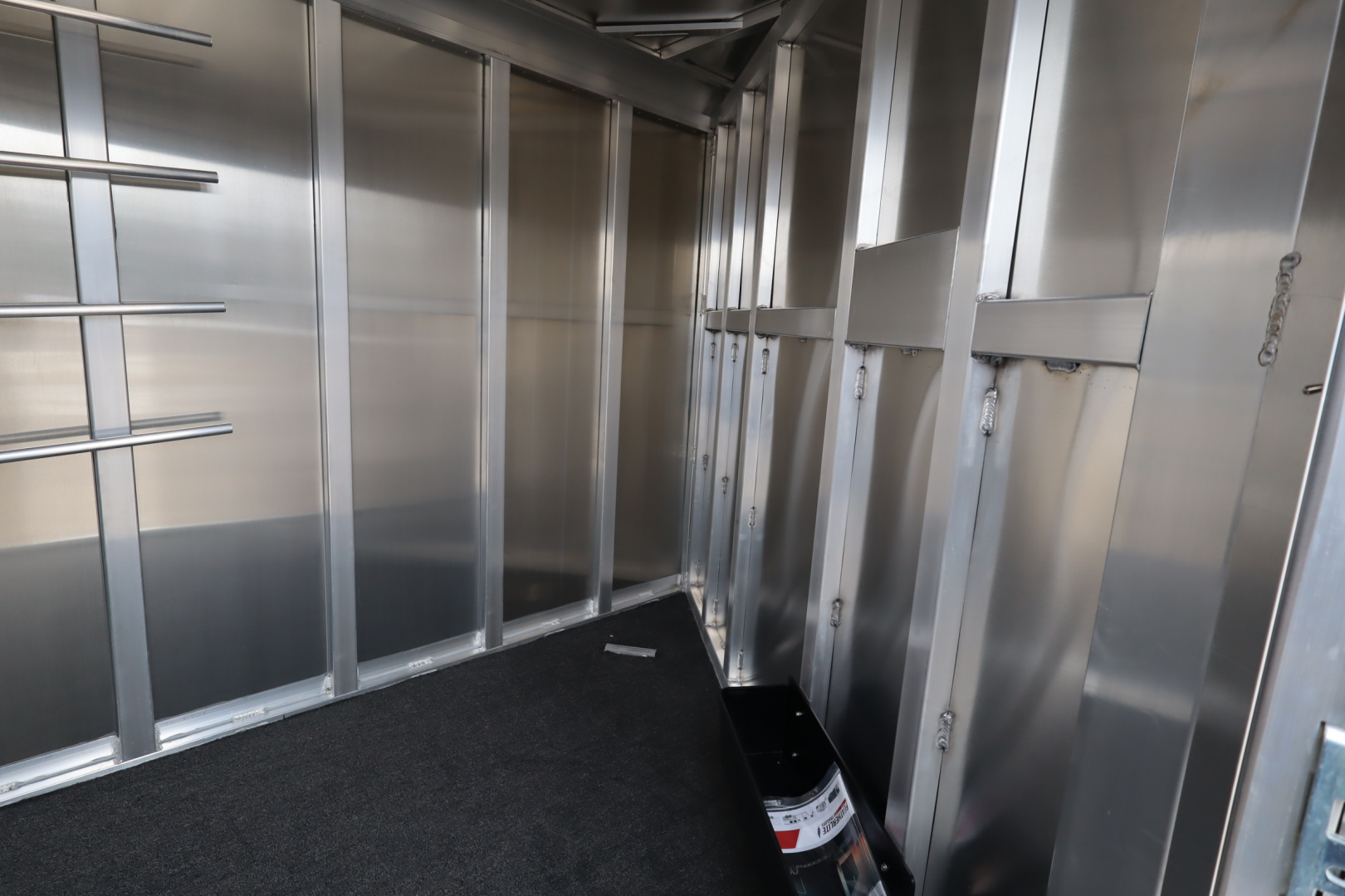 New 2026 Featherlite Trailers 9400 3 Horse Horse Trailer