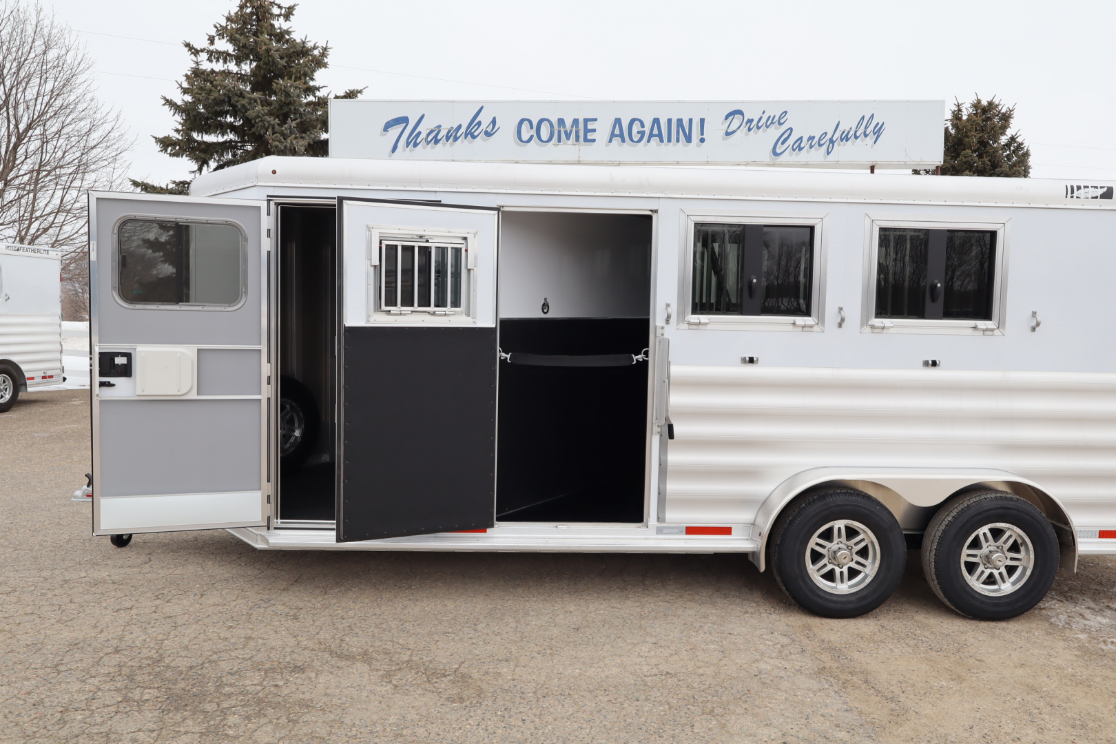 New 2026 Featherlite Trailers 9400 3 Horse Horse Trailer