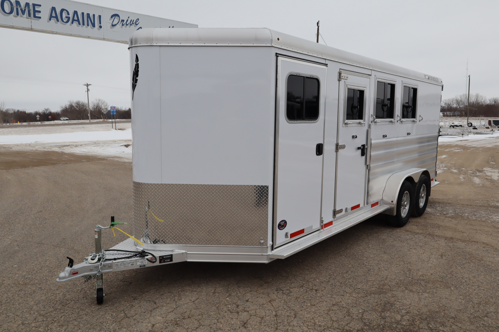 New 2026 Featherlite Trailers 9400 3 Horse Horse Trailer