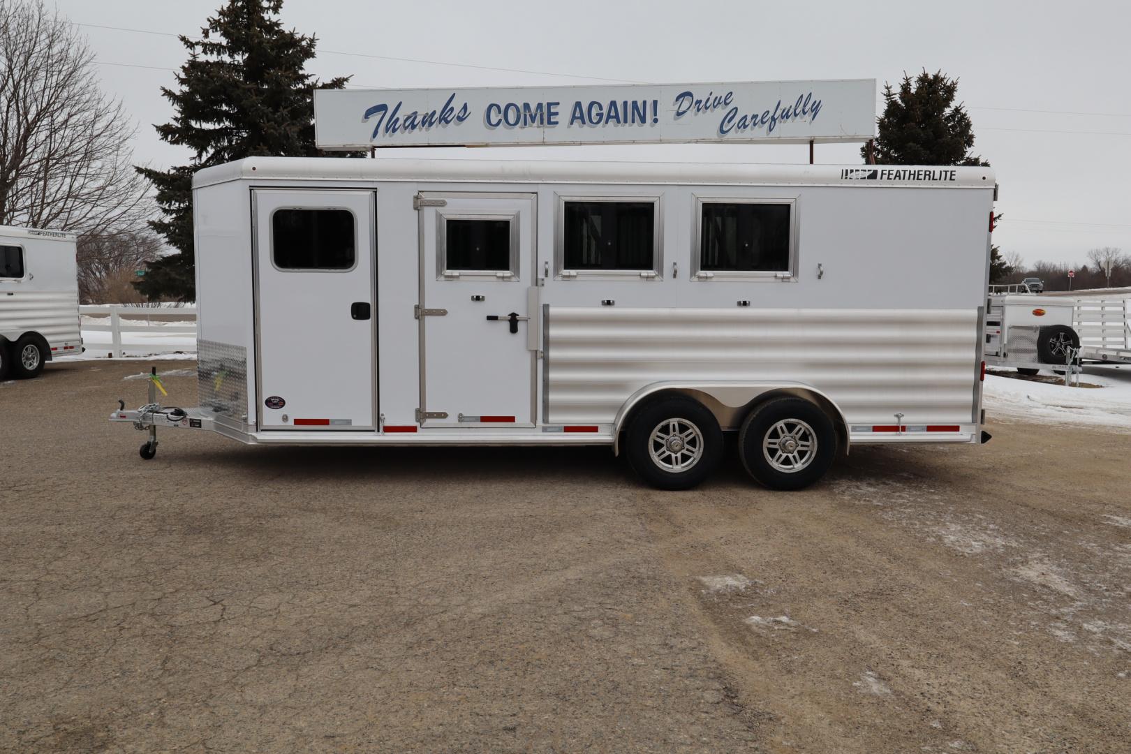 New 2026 Featherlite Trailers 9400 3 Horse Horse Trailer
