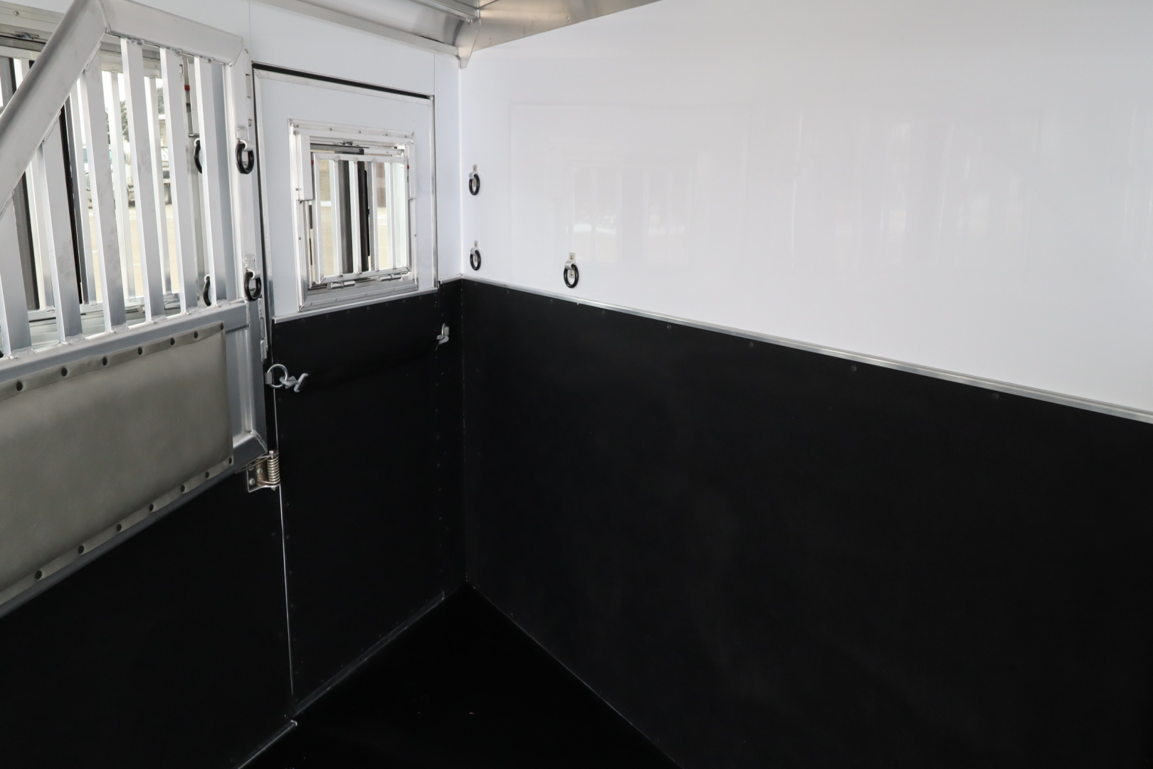 New 2026 Featherlite Trailers 9400 3 Horse Horse Trailer