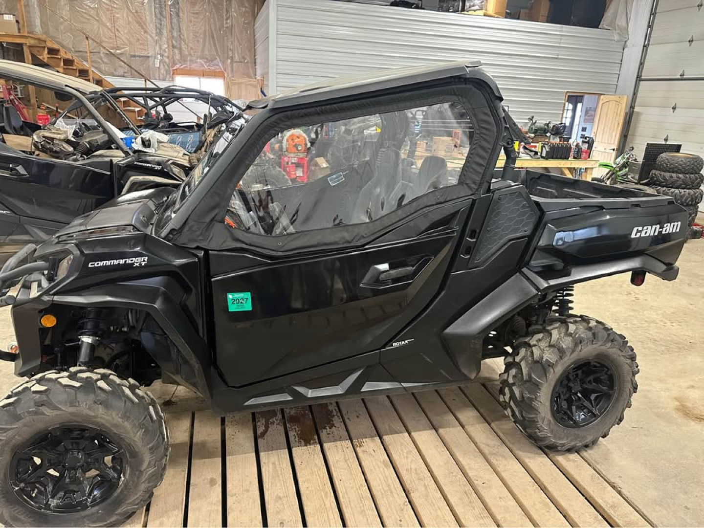 Used 2025 Can Am Commander XT 700 Side by Side (Utility) Enclosed/heat