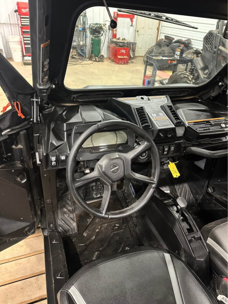 Used 2025 Can Am Commander XT 700 Side by Side (Utility) Enclosed/heat