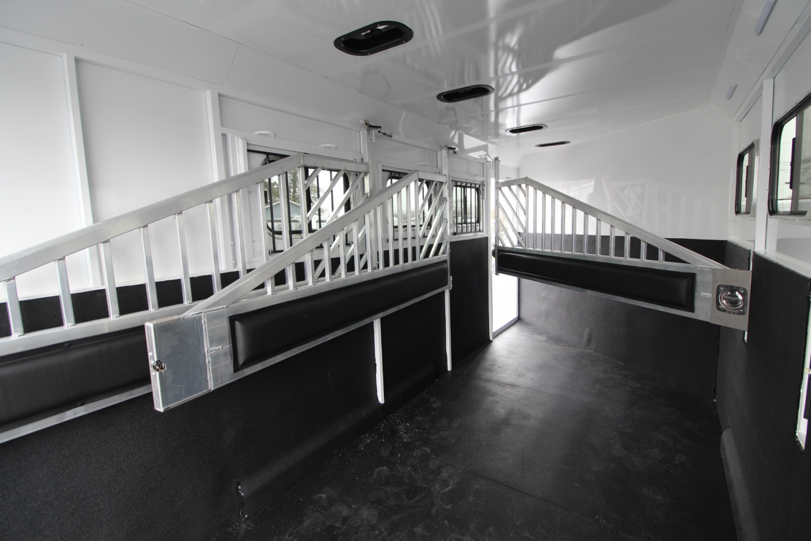 New 2026 Trails West Classic II 4 Horse Extra Tall Trailer - Escape Door - Lined and Insulated