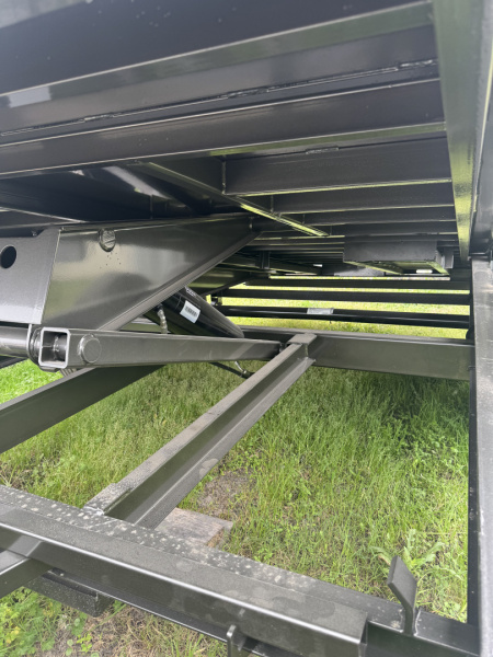 New 2026 MAXX-D DJX8314 Dump Trailer