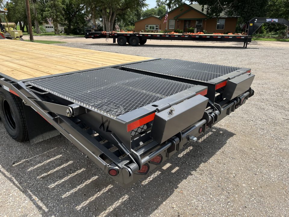 New 2026 Texas Bragg Trailers 102"x30' Deckover Gooseneck