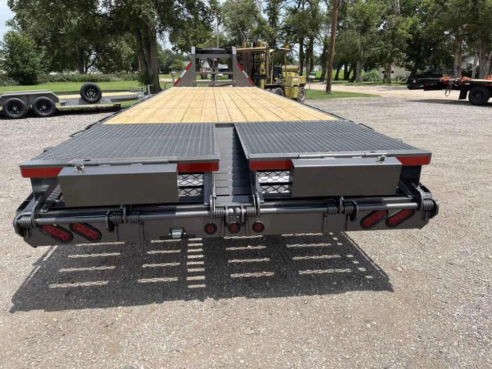 New 2026 Texas Bragg Trailers 102"x30' Deckover Gooseneck